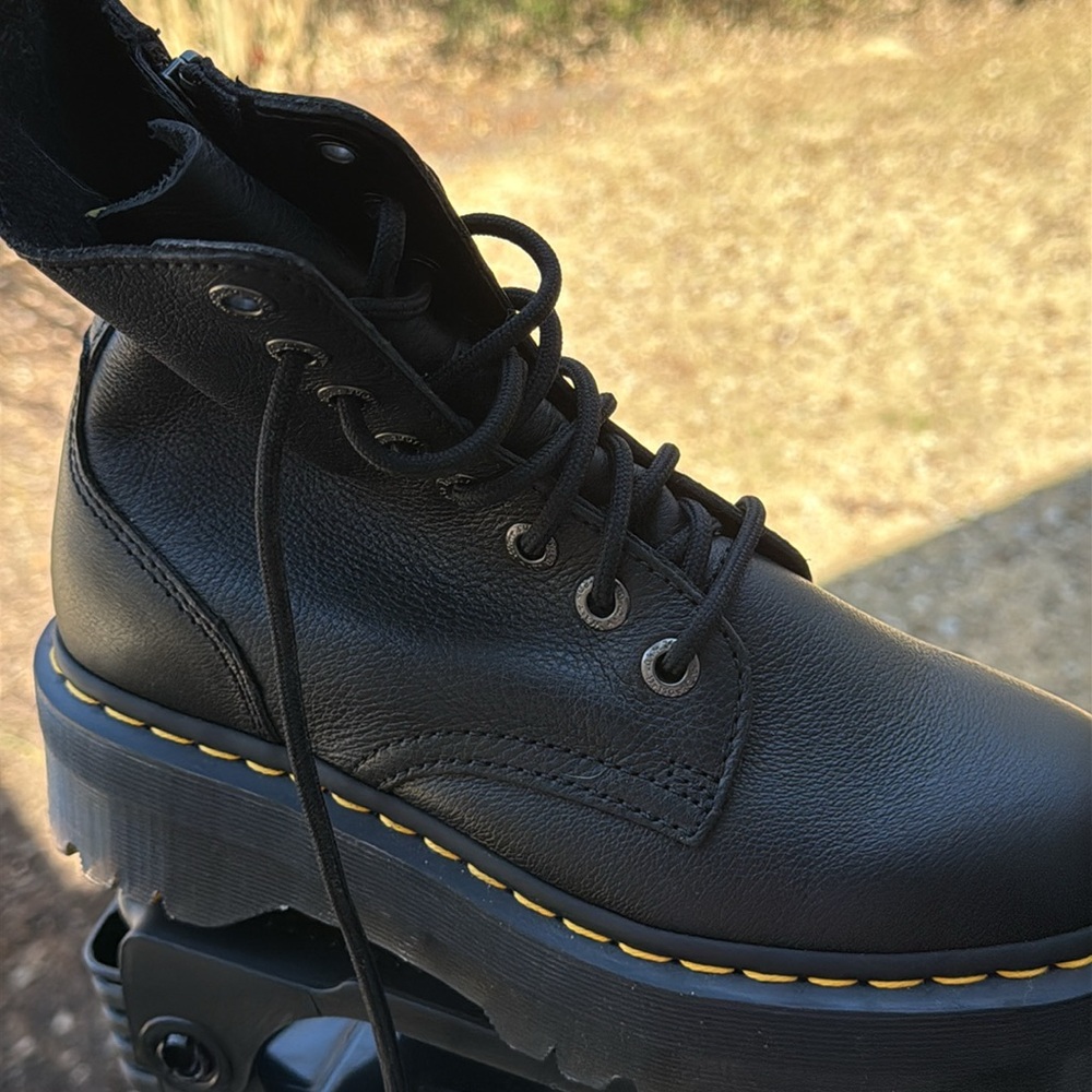 NWT Dr. Martens Jadin III Leather Lace Up Boots with air cushioned Blk Size 7 - Picture 2 of 15